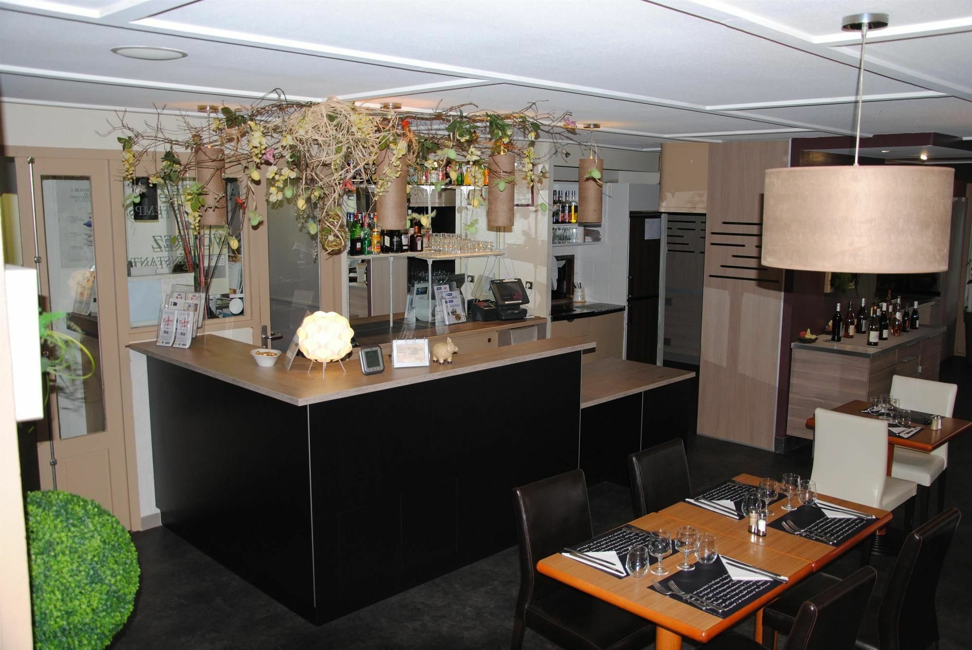 Kyriad Bellegarde - Geneve Hotel